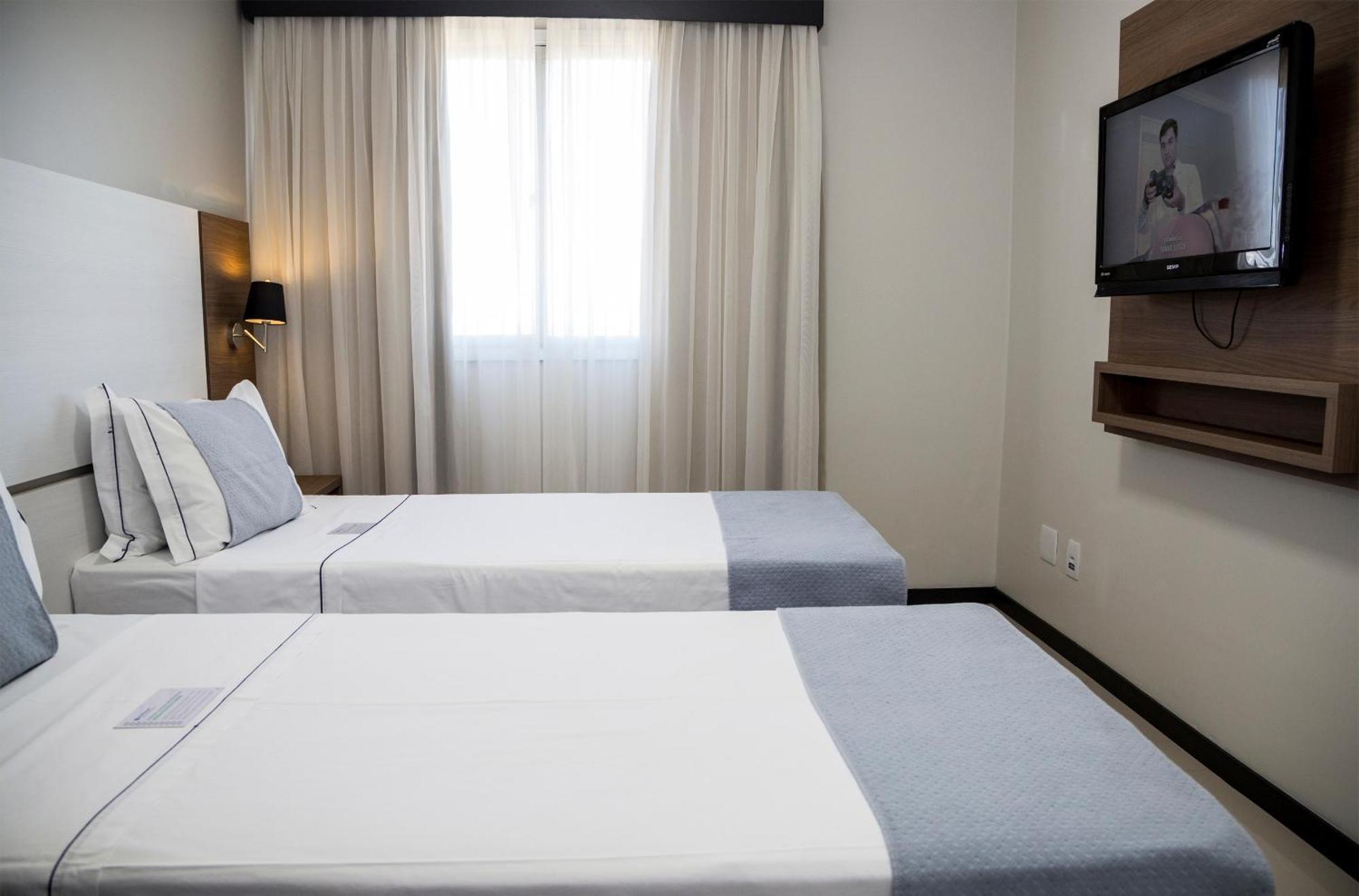 Wyndham Golden Foz Suites Foz do Iguacu Room photo